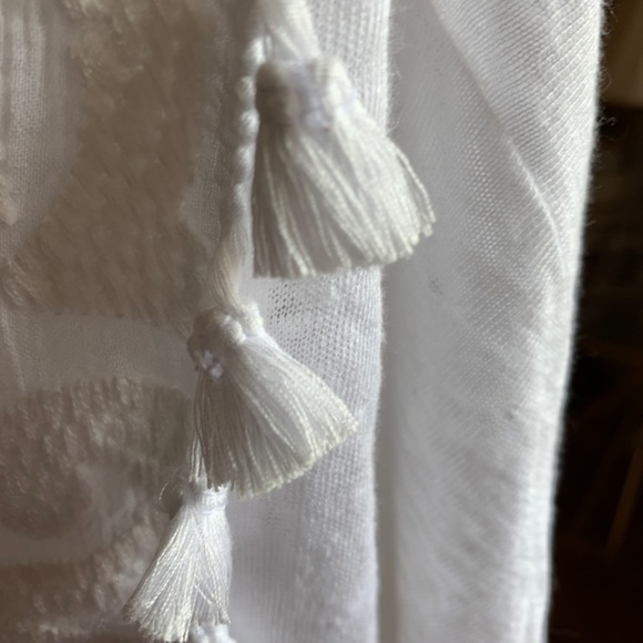 J crew‎ 100 percent linen embroidered tasseled tee. Retail 78 . Never worn - Picture 4 of 6